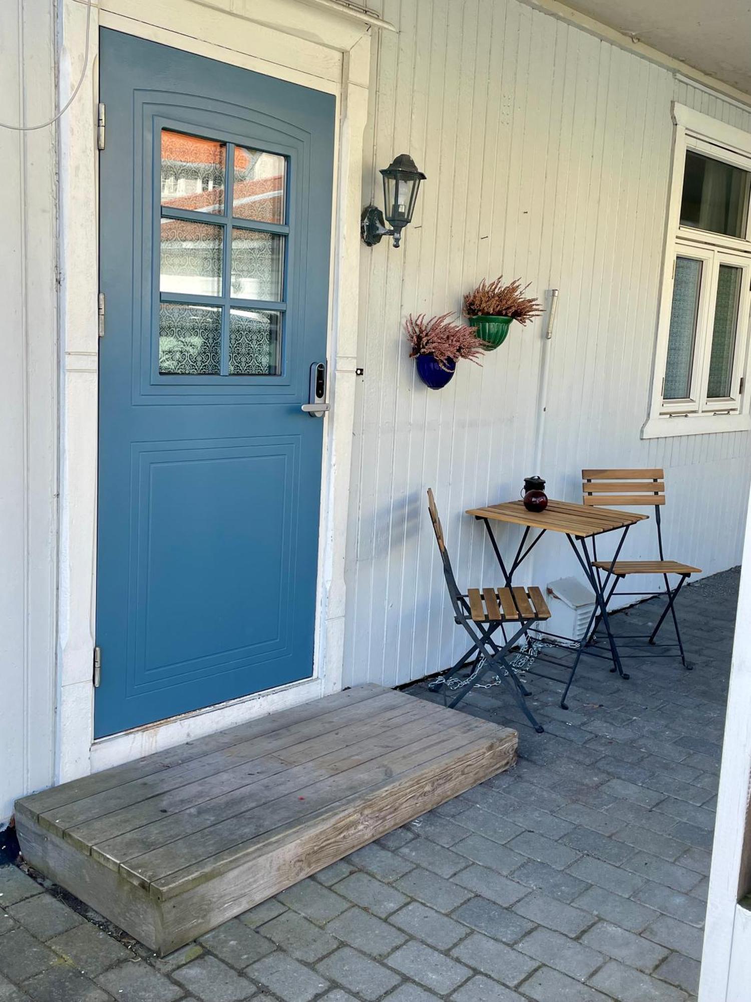 Sentral Og Fargerik Bygardsleilighet Halden Exterior foto